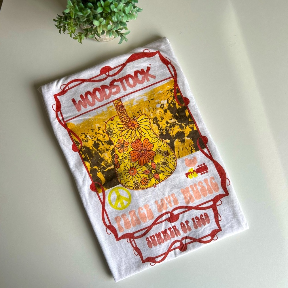 Woodstock T-Shirt ☀️